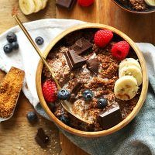 Chocolate Quinoa Breakfast Bowl