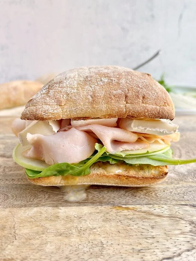 Bagel with Brie and Apple