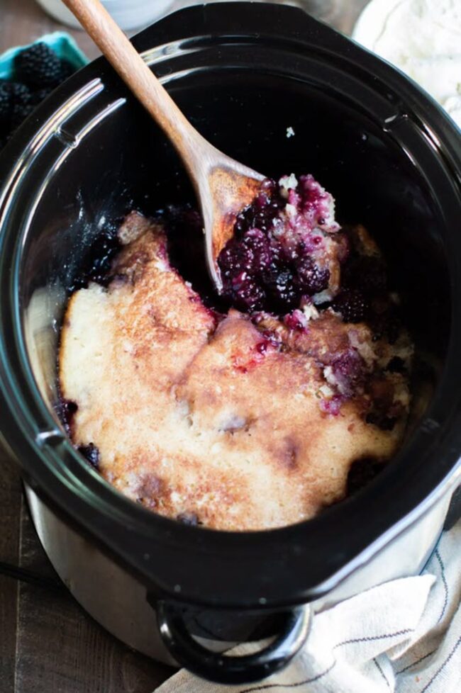 Crockpot Blackberry Cobbler