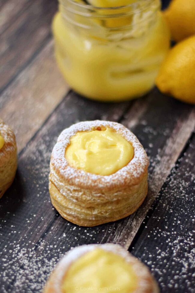 Lemon curd puffs