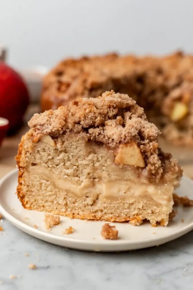 Vegan Cinnamon Apple Crumble Cake