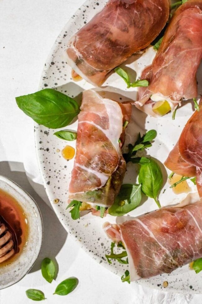 Fresh Mozzarella and Prosciutto Roll